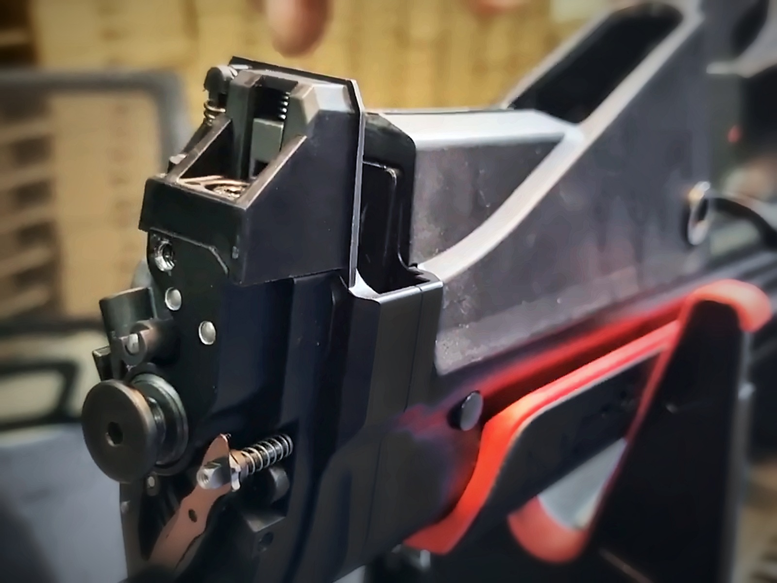 Регулировка спуска EDgun Fenix со снятым затыльником