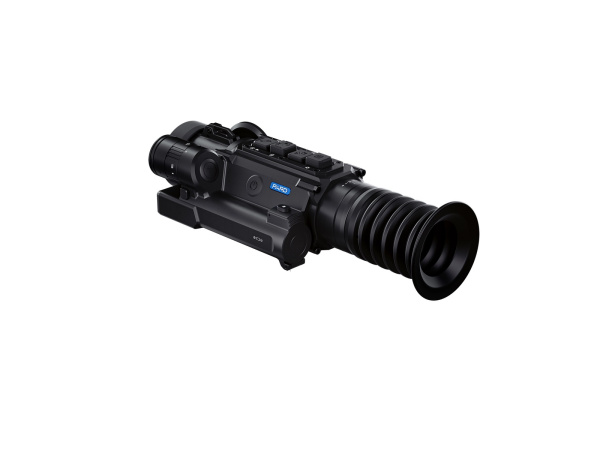 Pard NV008SP3 с ИК-фонарём 850 нм, вид сбоку справа