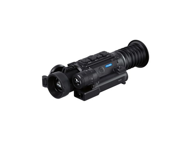 Pard NV008SP3 с установленным ИК-фонарём 850 нм, вид три четверти спереди