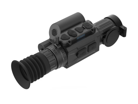 Цифровой прицел Sytong HT-70 LRF V2: кнопки управления, маркировка HT-70V2.0 и наглазник, вид сзади сверху